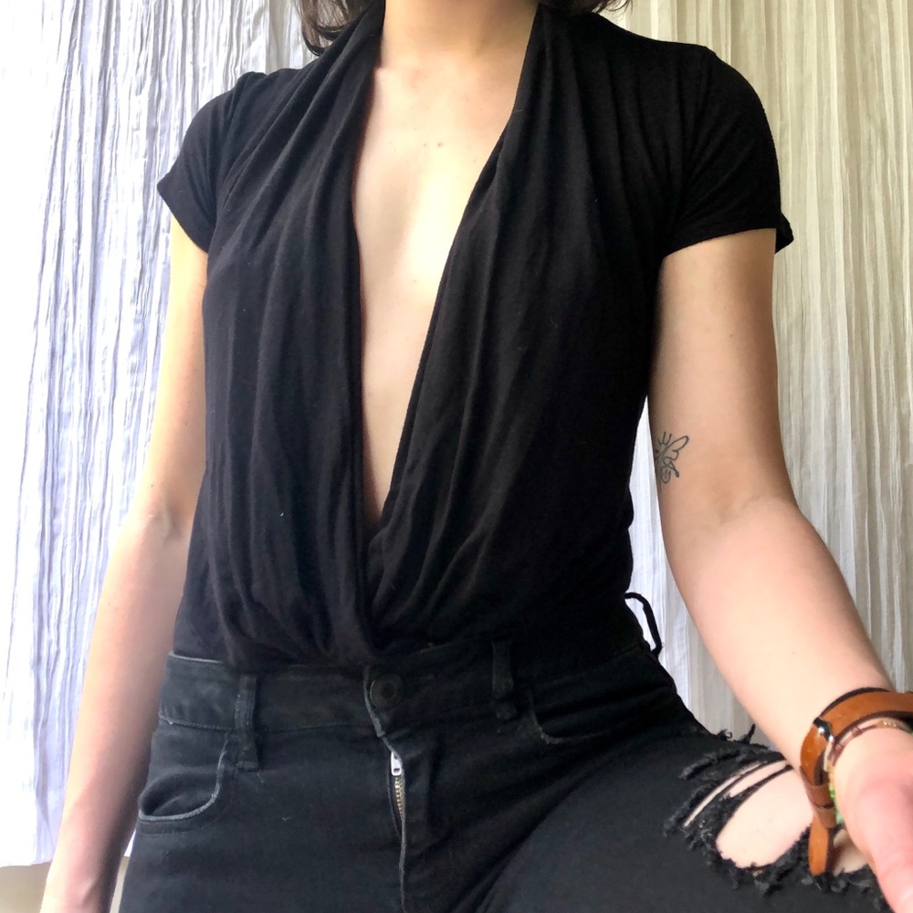 🎁Black plunge neck bodysuit🎁